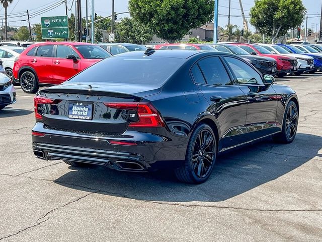 2022 Volvo S60 Black Edition R-Design