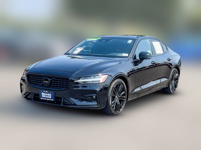 2022 Volvo S60 Black Edition R-Design