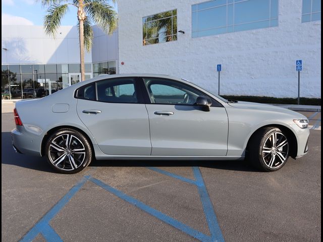 2022 Volvo S60 Recharge Plug-In Hybrid R-Design