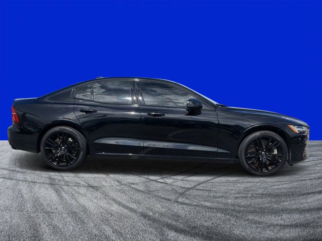 2022 Volvo S60 Recharge Plug-In Hybrid Black Edition R-Design