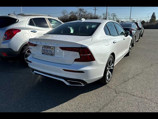 2022 Volvo S60 Recharge Plug-In Hybrid R-Design Expression