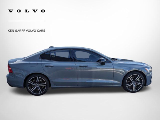 2022 Volvo S60 Recharge Plug-In Hybrid R-Design Expression