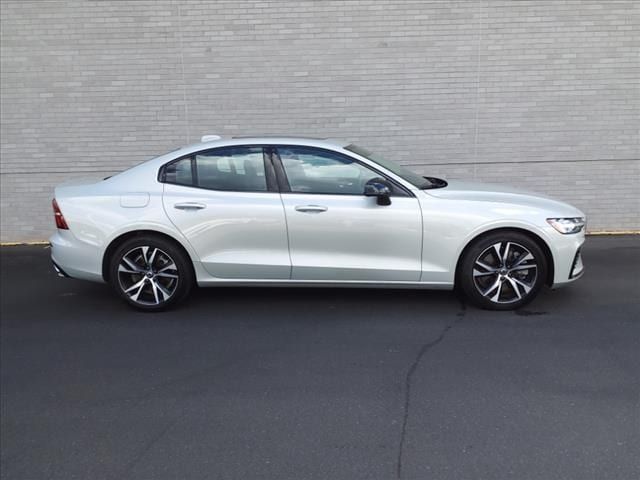 2022 Volvo S60 Recharge Plug-In Hybrid R-Design Expression