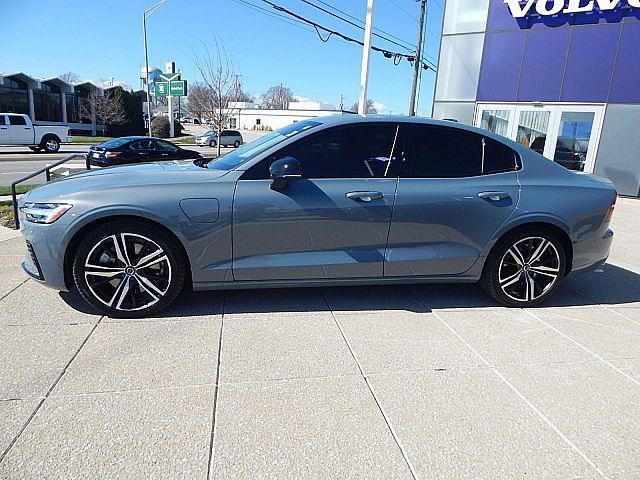 2022 Volvo S60 Recharge Plug-In Hybrid R-Design Expression