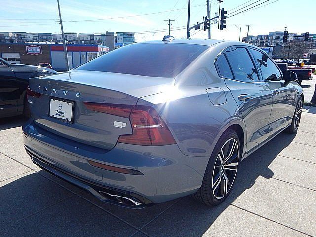 2022 Volvo S60 Recharge Plug-In Hybrid R-Design Expression