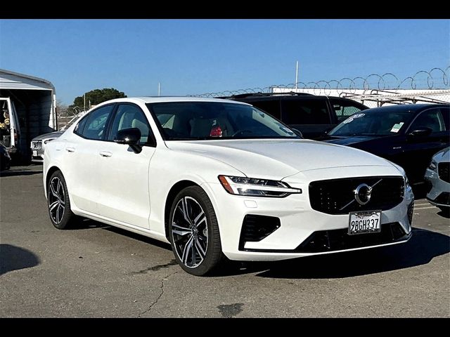 2022 Volvo S60 Recharge Plug-In Hybrid R-Design Expression