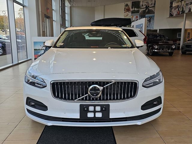 2022 Volvo S90 Momentum
