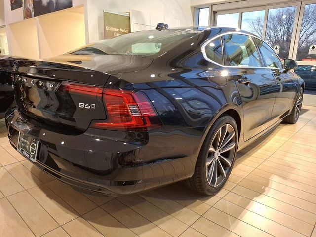 2022 Volvo S90 Momentum