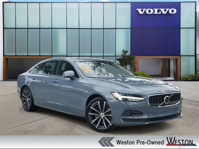 2022 Volvo S90 Momentum