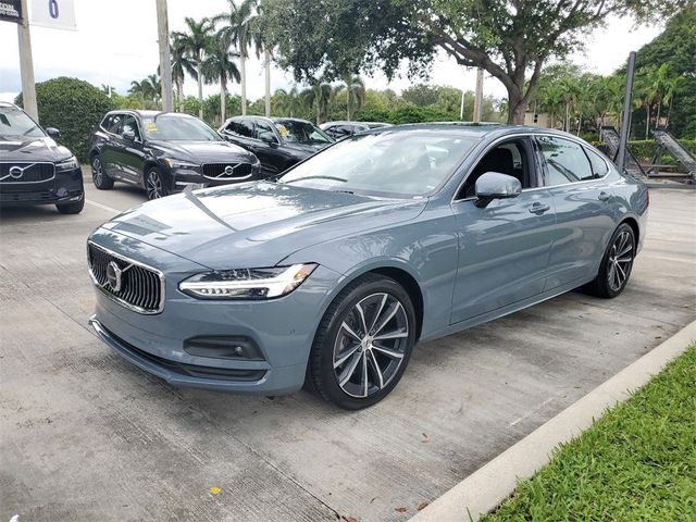 2022 Volvo S90 Momentum