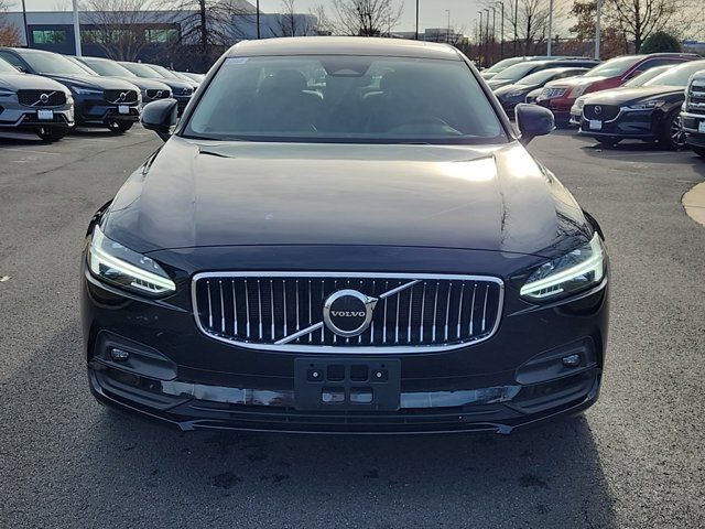 2022 Volvo S90 Momentum