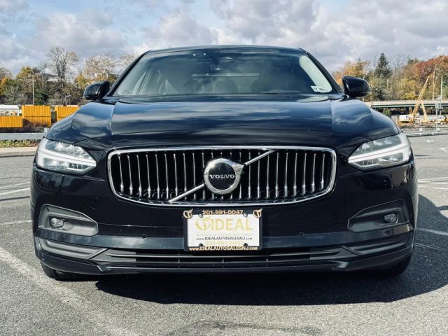 2022 Volvo S90 Momentum