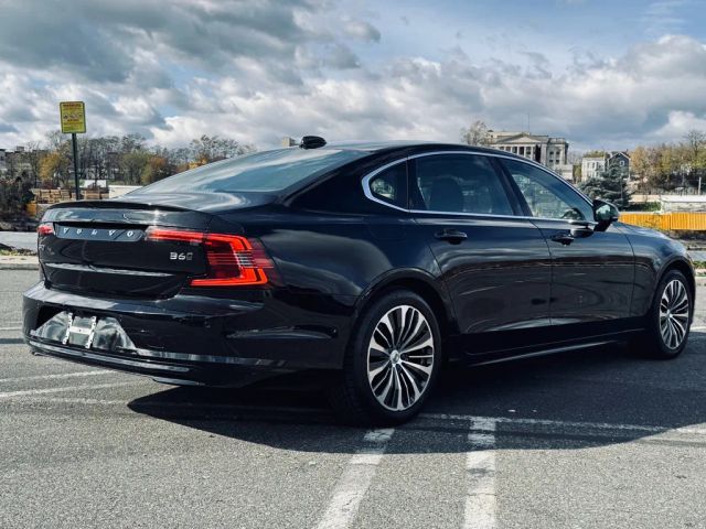 2022 Volvo S90 Momentum