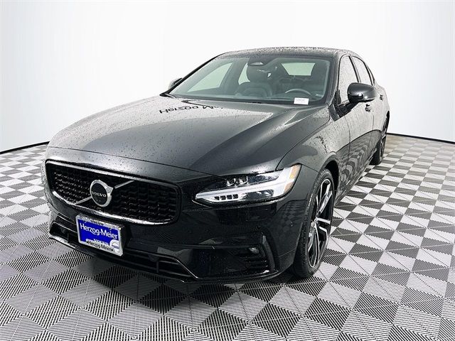 2022 Volvo S90 R-Design