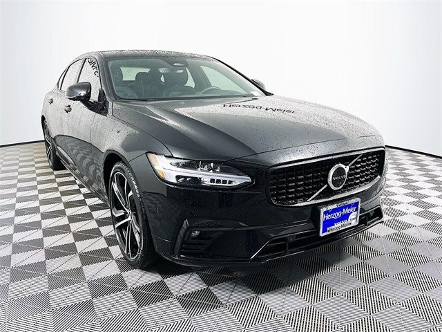 2022 Volvo S90 R-Design