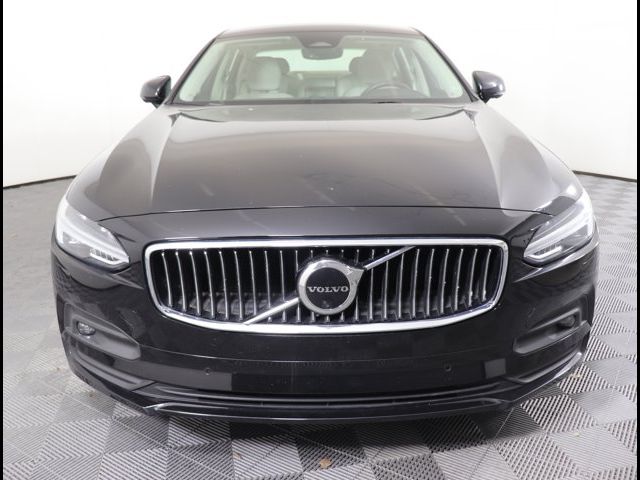 2022 Volvo S90 Momentum