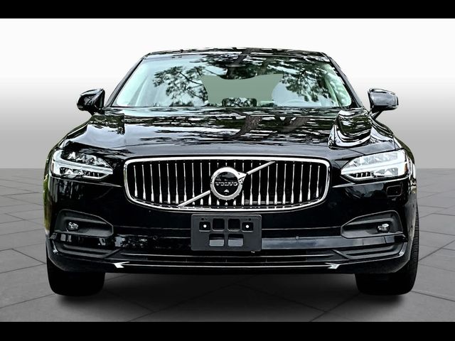 2022 Volvo S90 Momentum