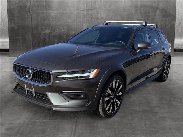 2022 Volvo V60 Cross Country Base