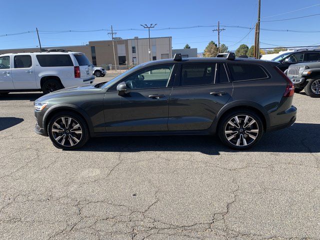 2022 Volvo V60 Cross Country Base