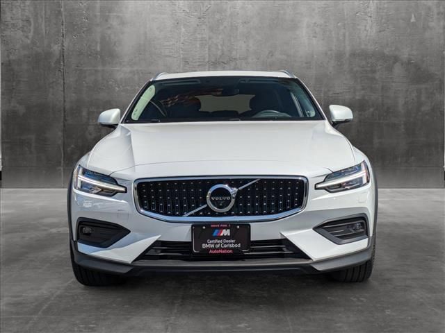 2022 Volvo V60 Cross Country Base