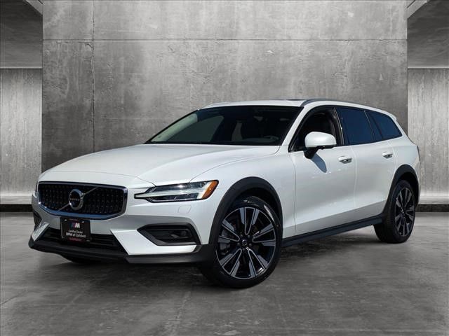 2022 Volvo V60 Cross Country Base