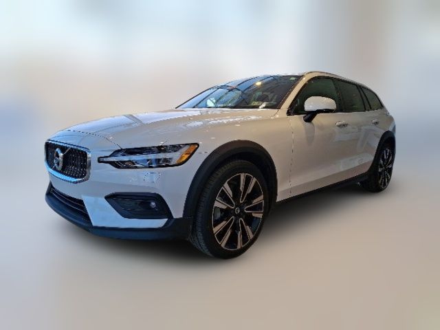 2022 Volvo V60 Cross Country Base