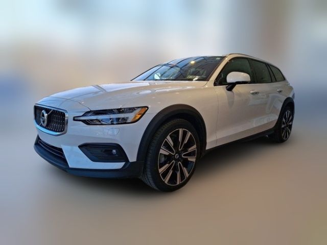 2022 Volvo V60 Cross Country Base