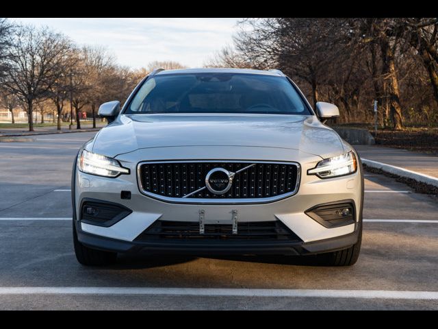 2022 Volvo V60 Cross Country Base