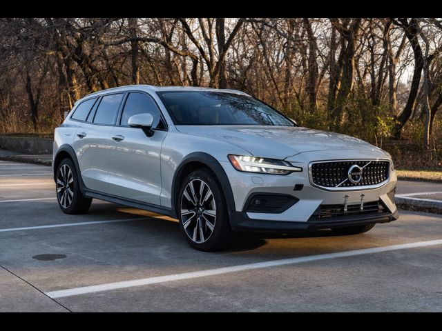 2022 Volvo V60 Cross Country Base