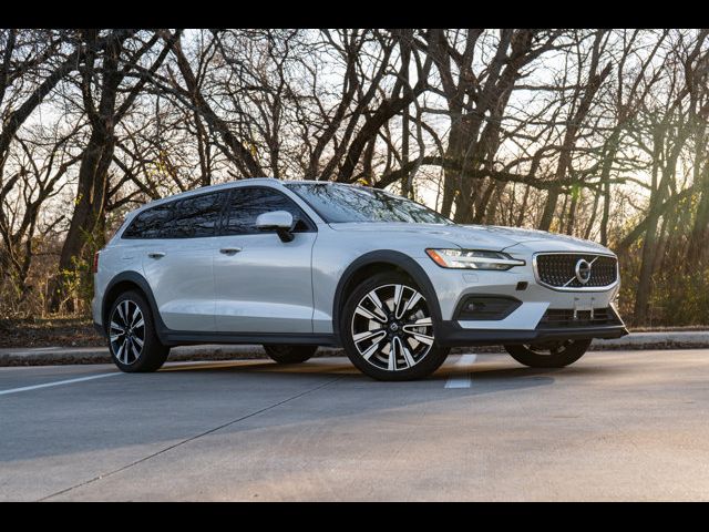 2022 Volvo V60 Cross Country Base