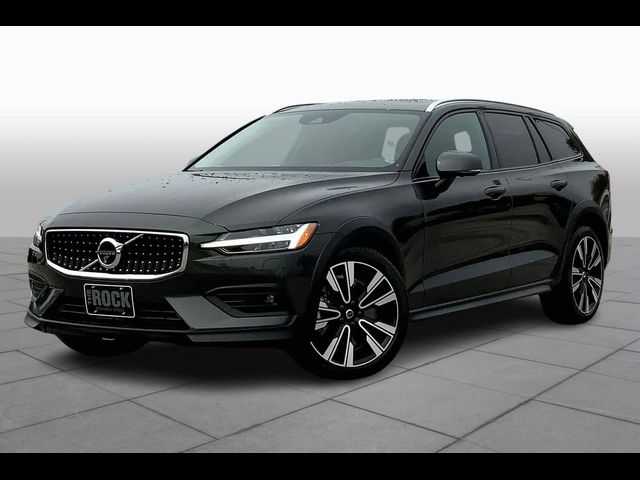 2022 Volvo V60 Cross Country Base