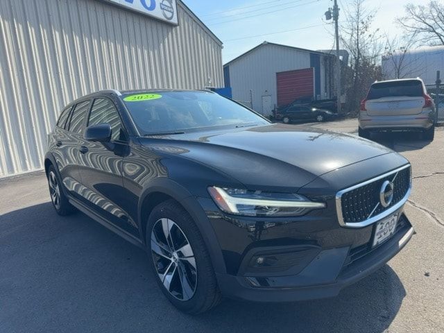 2022 Volvo V60 Cross Country Base