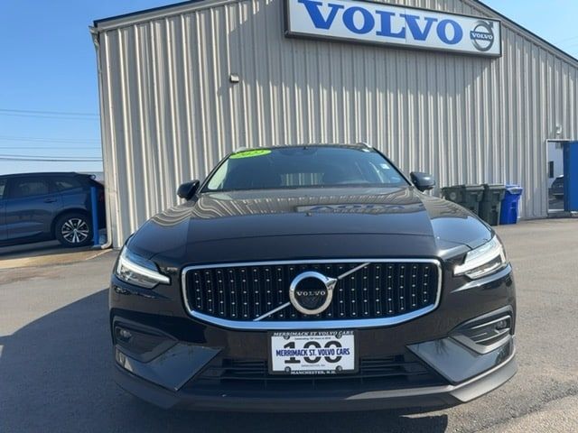 2022 Volvo V60 Cross Country Base