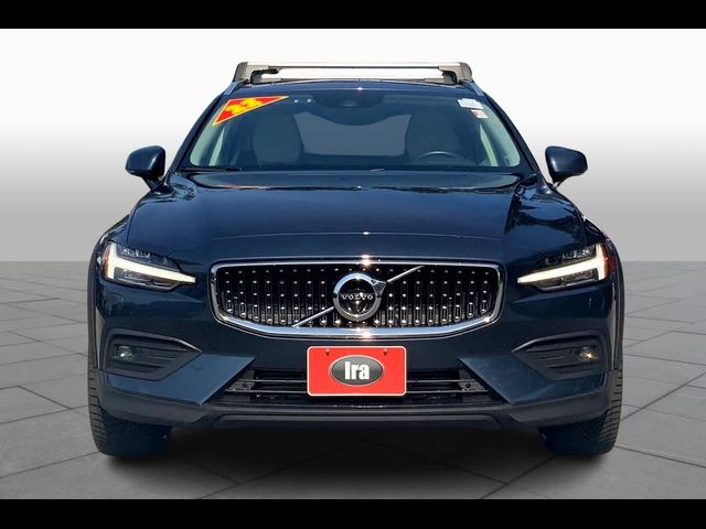 2022 Volvo V60 Cross Country Base