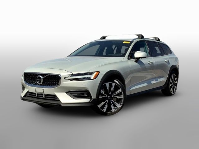 2022 Volvo V60 Cross Country Base