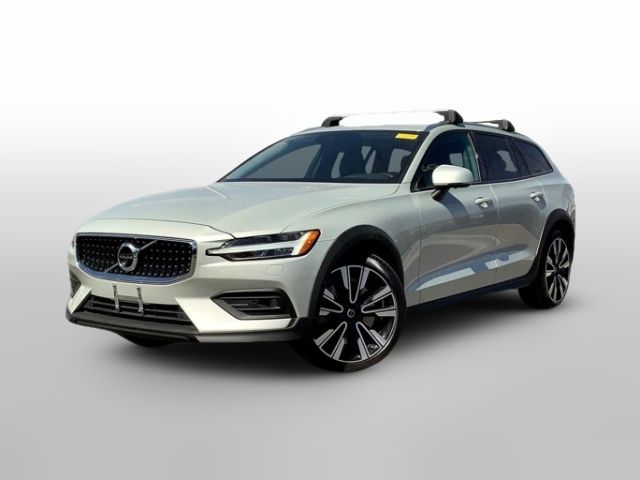 2022 Volvo V60 Cross Country Base