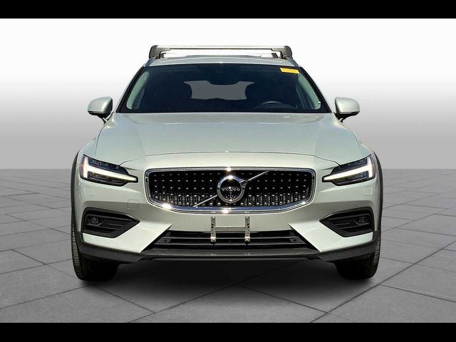 2022 Volvo V60 Cross Country Base
