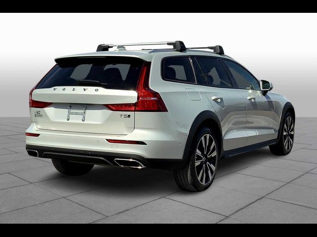 2022 Volvo V60 Cross Country Base