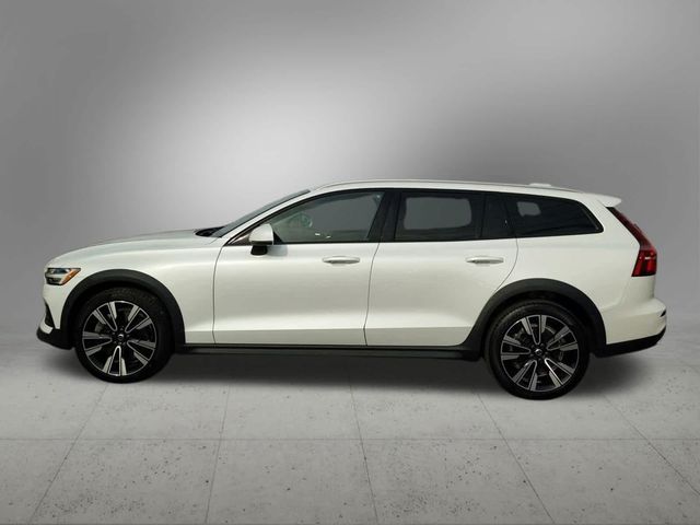 2022 Volvo V60 Cross Country Base