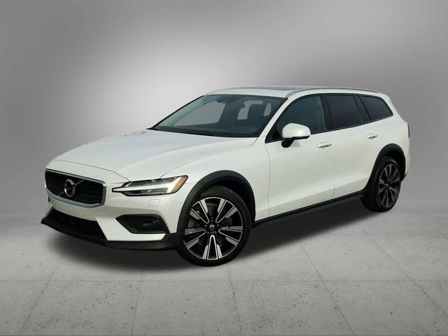 2022 Volvo V60 Cross Country Base