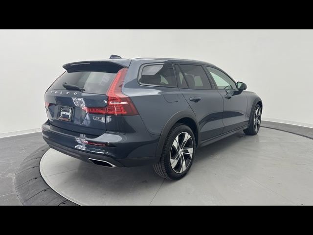 2022 Volvo V60 Cross Country Base