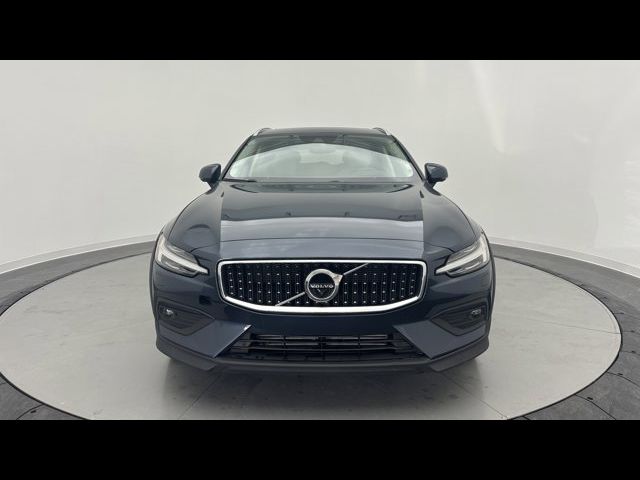 2022 Volvo V60 Cross Country Base