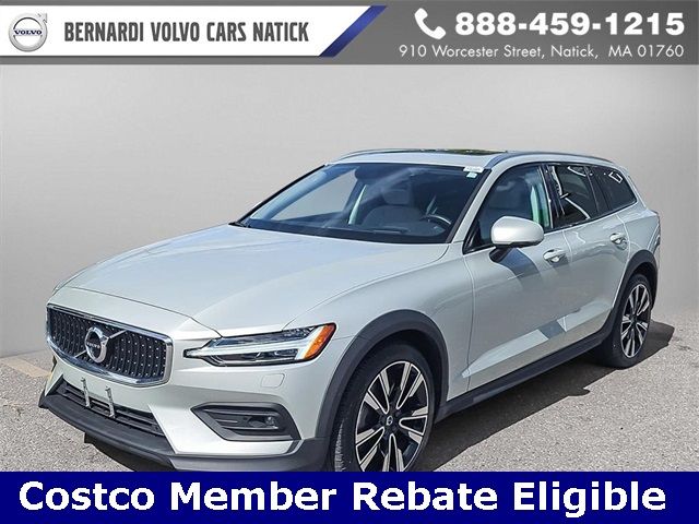 2022 Volvo V60 Cross Country Base