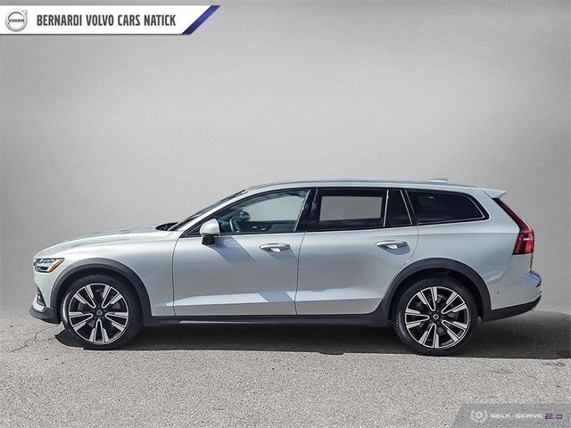 2022 Volvo V60 Cross Country Base