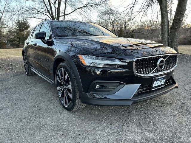 2022 Volvo V60 Cross Country Base