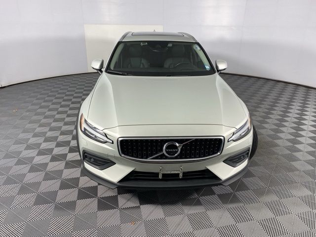 2022 Volvo V60 Cross Country Base