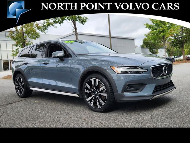 2022 Volvo V60 Cross Country Base