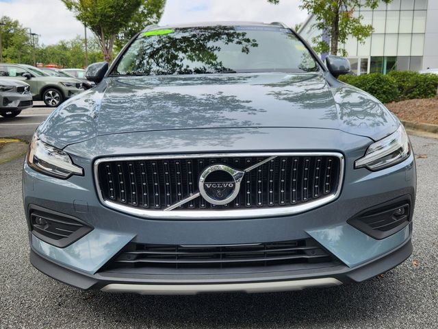 2022 Volvo V60 Cross Country Base