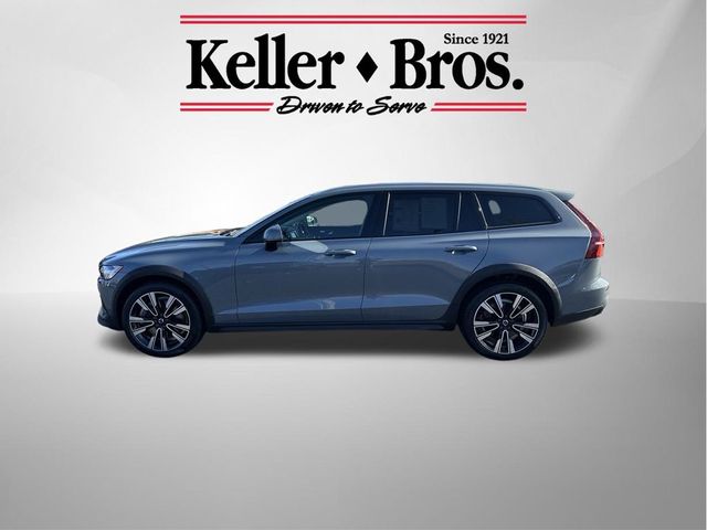 2022 Volvo V60 Cross Country Base