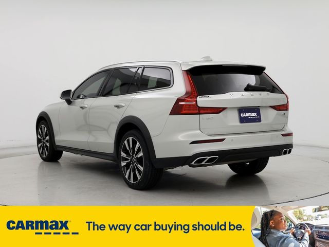 2022 Volvo V60 Cross Country Base